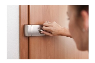 Prikivajuće brave za vrata