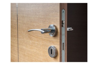 Brave za drvena vrata